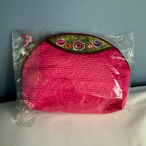 Quilted Cloth Makeup Bag - Picture 4 of 5